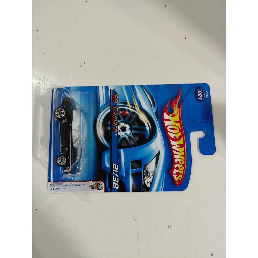 NIP Hot Wheels 2006 First Edition 1:64 DieCast 69 Chevrolet Camaro SS Convertibl